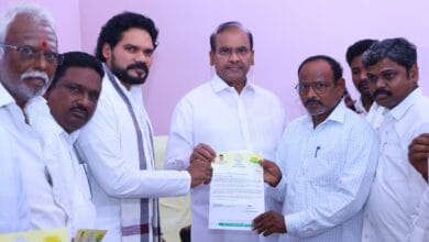 సి.ఎం.ఆర్.ఎఫ్ చెక్కుల పంపిణీ.