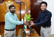 ఈరోజు జాయింట్ కలెక్టర్ గా బాధ్యతలు చేపట్టిన అనంతరం కలెక్టరేట్ లో ఛాంబర్ నందు జిల్లా కలెక్టర్ డీకే బాలాజీ గారిని మర్యాదపూర్వకంగా కలిసిన జాయింట్ కలెక్టర్ ఎం.నవీన్ గారు