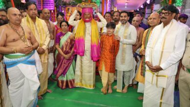 శ్రీవారికి పట్టువస్త్రాలు సమర్పించిన రాష్ట్ర ముఖ్యమంత్రివర్యులు శ్రీవారికి పట్టువస్త్రాలు సమర్పించిన రాష్ట్ర ముఖ్యమంత్రివర్యులు