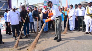 ప్రజల ఆరోగ్యానికి పరిసరాల పరిశుభ్రతే ఆదారం అని జిల్లా కలెక్టర్ డాక్టర్ వి. వినోద్ కుమార్ పేర్కొన్నారు. ప్రజల ఆరోగ్యానికి పరిసరాల పరిశుభ్రతే ఆదారం అని జిల్లా కలెక్టర్ డాక్టర్ వి. వినోద్ కుమార్ పేర్కొన్నారు.