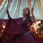 యాక్సిస్ బ్యాంక్ నూతన ప్రకటనలో నవరాత్రి గర్భాలో సాంటా క్లాజ్ – సాంస్కృతిక వివాదం||Controversy Over Christian Elements in Hindu Festivals – Axis Bank Navratri Garba Ad Features Santa Claus The current image has no alternative text. The file name is: images-1-5.jpg