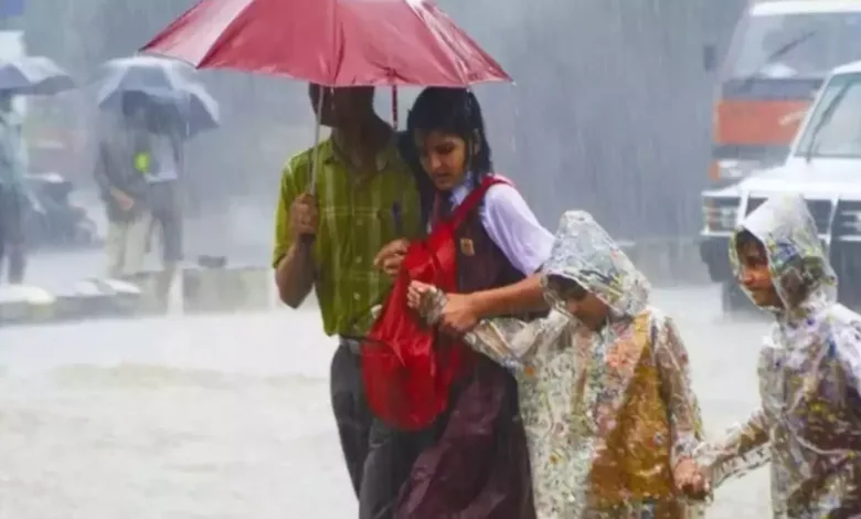 Heavy Rains: Holiday Declared for Schools in Nellore and Chittoor Districts Today||భారీ వర్షాలు: నెల్లూరు, చిత్తూరు జిల్లాల్లో నేడు పాఠశాలలకు సెలవు Heavy Rains