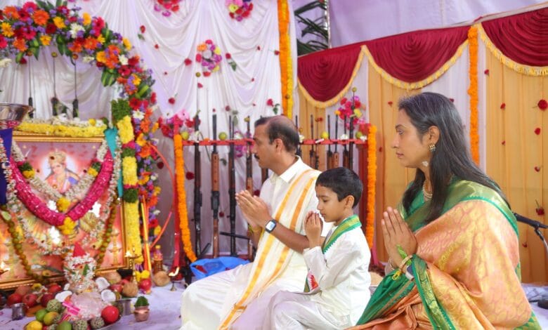 Guntur: విజయదశమి సందర్భంగా జిల్లా పోలీస్ కార్యాలయంలో ప్రత్యేక పూజలు Guntur: విజయదశమి సందర్భంగా జిల్లా పోలీస్ కార్యాలయంలో ప్రత్యేక పూజలు