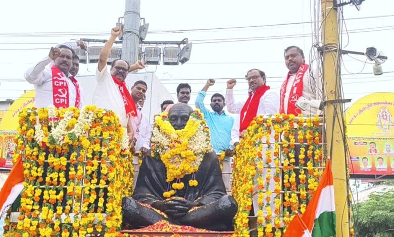 Guntur: గుంటూరులో జాతిపిత మహాత్మా గాంధీ జయంతి సందర్భంగా సిపిఐ నివాళులు Guntur: గుంటూరులో జాతిపిత మహాత్మా గాంధీ జయంతి సందర్భంగా సిపిఐ నివాళులు