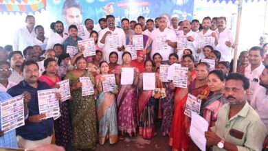 GUNTUR: మెడికల్ కాలేజీల ప్రైవేటీకరణకు వ్యతిరేకంగా గుంటూరులో సంతకాల సేకరణ GUNTUR: మెడికల్ కాలేజీల ప్రైవేటీకరణకు వ్యతిరేకంగా గుంటూరులో సంతకాల సేకరణ