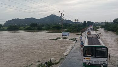 GUNTUR DISTRICT NEWS: తుఫాన్ ప్రభావిత ప్రాంతాల్లో రక్షణ చర్యల కోసం డ్రోన్ కెమెరాలతో పహరా నిర్వహించిన పోలీసులు GUNTUR DISTRICT NEWS: తుఫాన్ ప్రభావిత ప్రాంతాల్లో రక్షణ చర్యల కోసం డ్రోన్ కెమెరాలతో పహరా నిర్వహించిన పోలీసులు