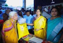 GUNTUR CITY NEWS: తుఫాన్ బాధితులకు ప్రభుత్వ సాయం పంపిణీ చేసిన గుంటూరు పశ్చిమ ఎమ్మెల్యే గళ్ళా మాధవి