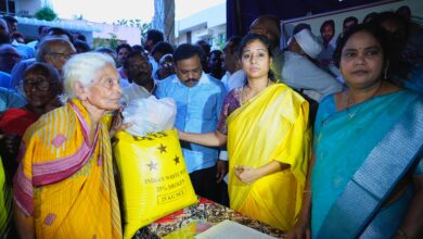 GUNTUR CITY NEWS: తుఫాన్ బాధితులకు ప్రభుత్వ సాయం పంపిణీ చేసిన గుంటూరు పశ్చిమ ఎమ్మెల్యే గళ్ళా మాధవి