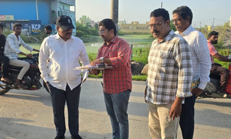 GUNTUR CITY NEWS: వ్యర్ధాలను రోడ్లపైన, డ్రైన్లలో వేస్తె కఠిన చర్యలు GUNTUR CITY NEWS: వ్యర్ధాలను రోడ్లపైన, డ్రైన్లలో వేస్తె కఠిన చర్యలు
