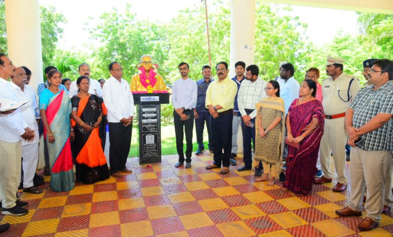 ఎస్.ఆర్. శంకరన్ ఆదర్శం అధికారులకు మార్గదర్శనం కావాలి: కలెక్టర్ డా.వి.వినోద్ కుమార్