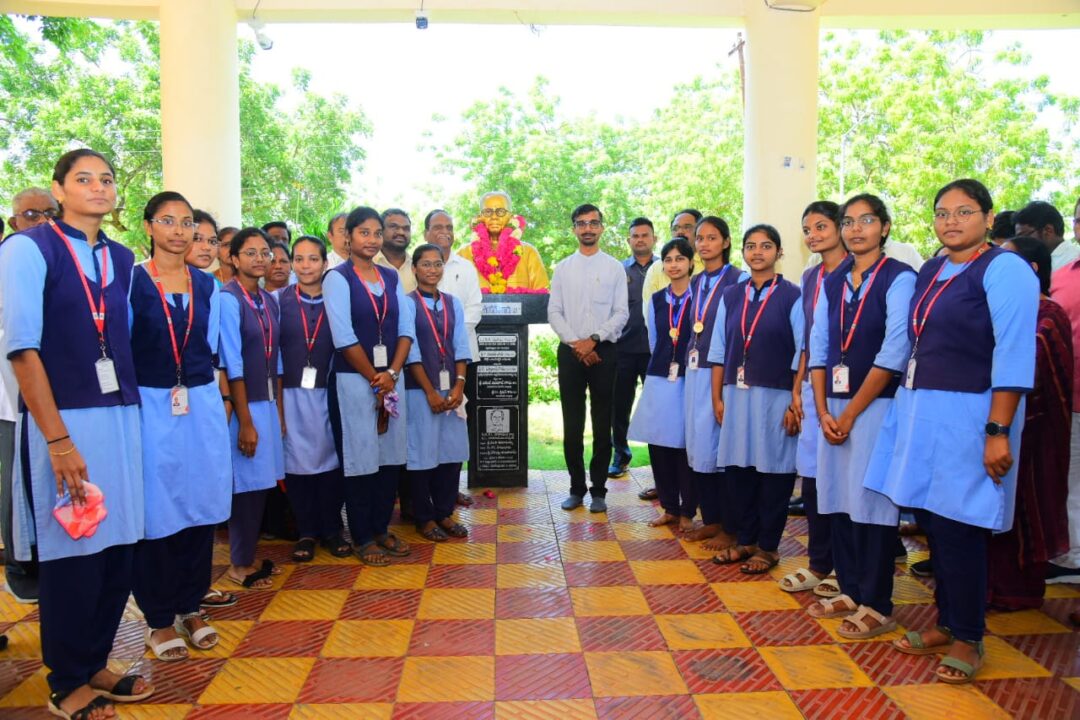 ఎస్.ఆర్. శంకరన్ ఆదర్శం అధికారులకు మార్గదర్శనం కావాలి: కలెక్టర్ డా.వి.వినోద్ కుమార్