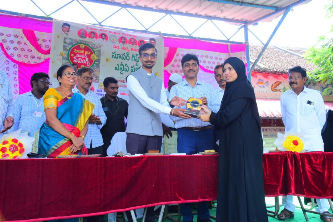 వస్తు సేవల పన్ను (జీఎస్టీ) తగ్గింపుతో ఉత్పత్తులు పెరిగి, ప్రజల జీవన ప్రమాణాలు మెరుగుపడతాయని బాపట్ల జిల్లా కలెక్టర్ డాక్టర్ వి. వినోద్ కుమార్ అన్నారు.