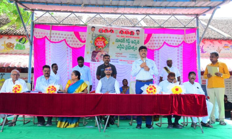 వస్తు సేవల పన్ను (జీఎస్టీ) తగ్గింపుతో ఉత్పత్తులు పెరిగి, ప్రజల జీవన ప్రమాణాలు మెరుగుపడతాయని బాపట్ల జిల్లా కలెక్టర్ డాక్టర్ వి. వినోద్ కుమార్ అన్నారు.