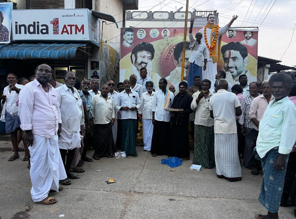 Bapatla news:సాంబన్న కృషితో యద్దనపూడిలో పల్లె రోడ్లకు ‘ప్రగతి’వెలుగు
