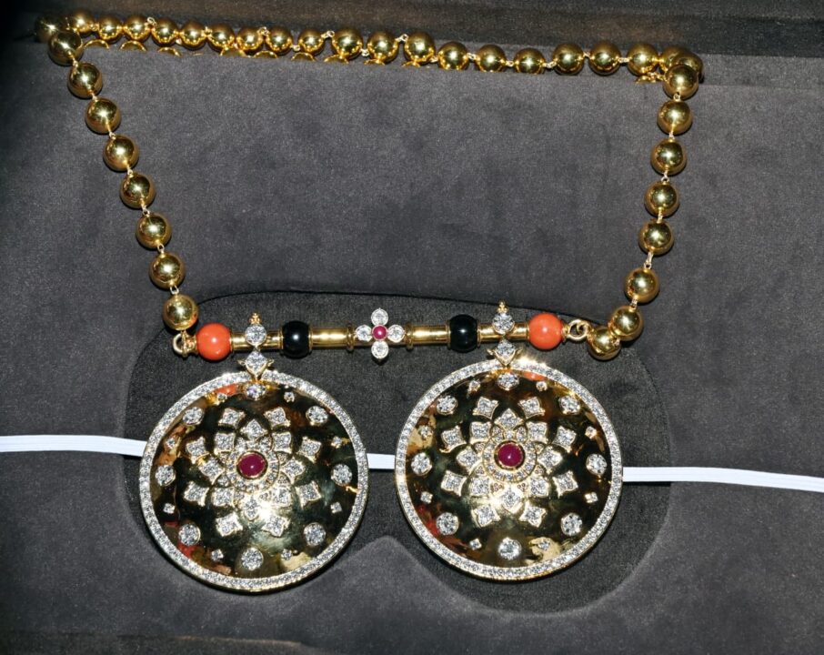 vijayawada News:sri kanakaDurgaశ్రీ కనకదుర్గ అమ్మవారికి విశిష్ట వజ్రాభరణాల సమర్పణ