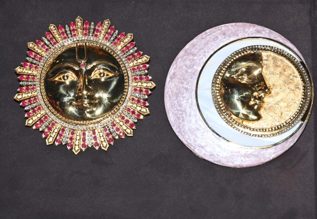 vijayawada News:sri kanakaDurgaశ్రీ కనకదుర్గ అమ్మవారికి విశిష్ట వజ్రాభరణాల సమర్పణ