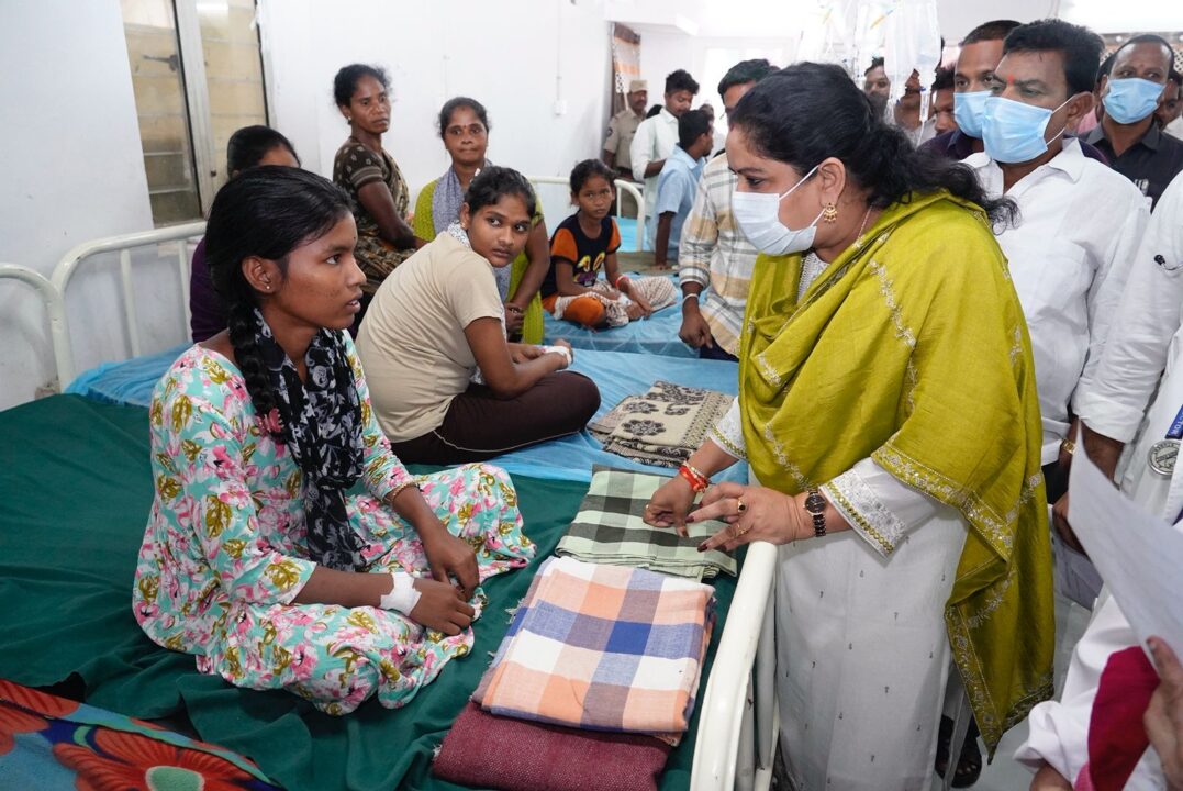 Hostal Vidhyardhula హాస్టల్ విద్యార్థుల అనారోగ్యంపై సాలూరు లోక్షేత్రస్థాయి కి వెళ్లి విచారణ జరిపిన మంత్రి గుమ్మడి సంధ్యారాణి