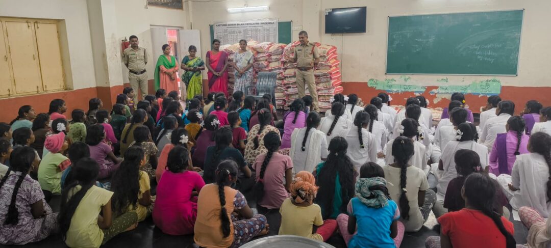 Palanadu gilla lo police lu పల్నాడు జిల్లాలో పోలీసులు అవగాహన కార్యక్రమం