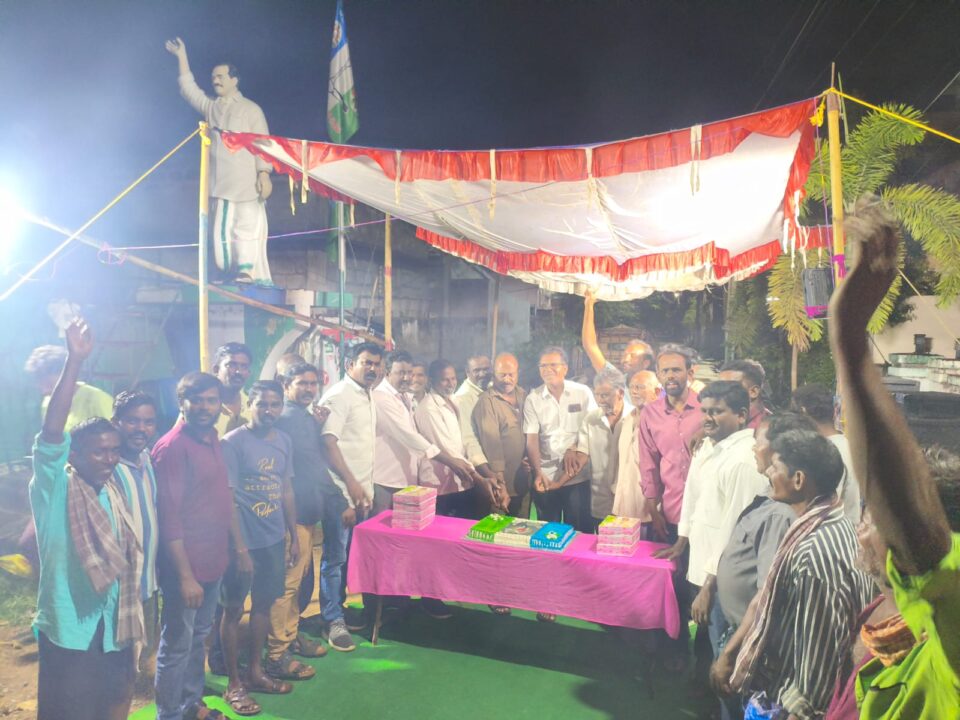 Gannavaam News:వల్లభనేనివంశీమోహన్ జన్మదినోత్సవ వేడుకలుఅంబాపురం గ్రామంలోఘనంగా జరిగాయి