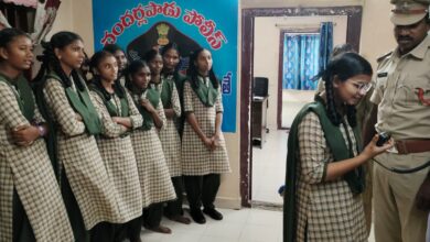police amaraverula పోలీస్ అమరవీరుల సంస్మరణ వారోత్సవాల్లో భాగంగా విద్యార్థులకు ఓపెన్ హౌస్ కార్యక్రమం police amaraverula