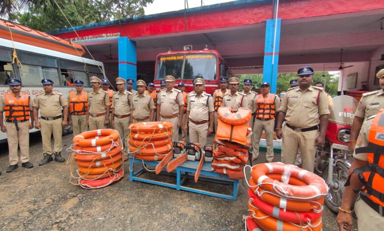 Thupaan nepadhyam loతుఫాన్ నేపథ్యంలోఅగ్నిమాపక శాఖ ముందస్తు సన్నాహకాలు Thupaan nepadhyam loతుఫాన్ నేపథ్యంలోఅగ్నిమాపక శాఖ ముందస్తు సన్నాహకాలు