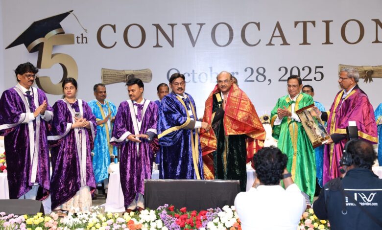 AP SRM ఏపీ ఎస్ఆర్ఎం వర్సిటీలో ఘనంగా స్నాతకోత్సవం – బాధ్యత గల పౌరులుగా ఎదగాలని విద్యార్థులకు పిలుపు AP SRM