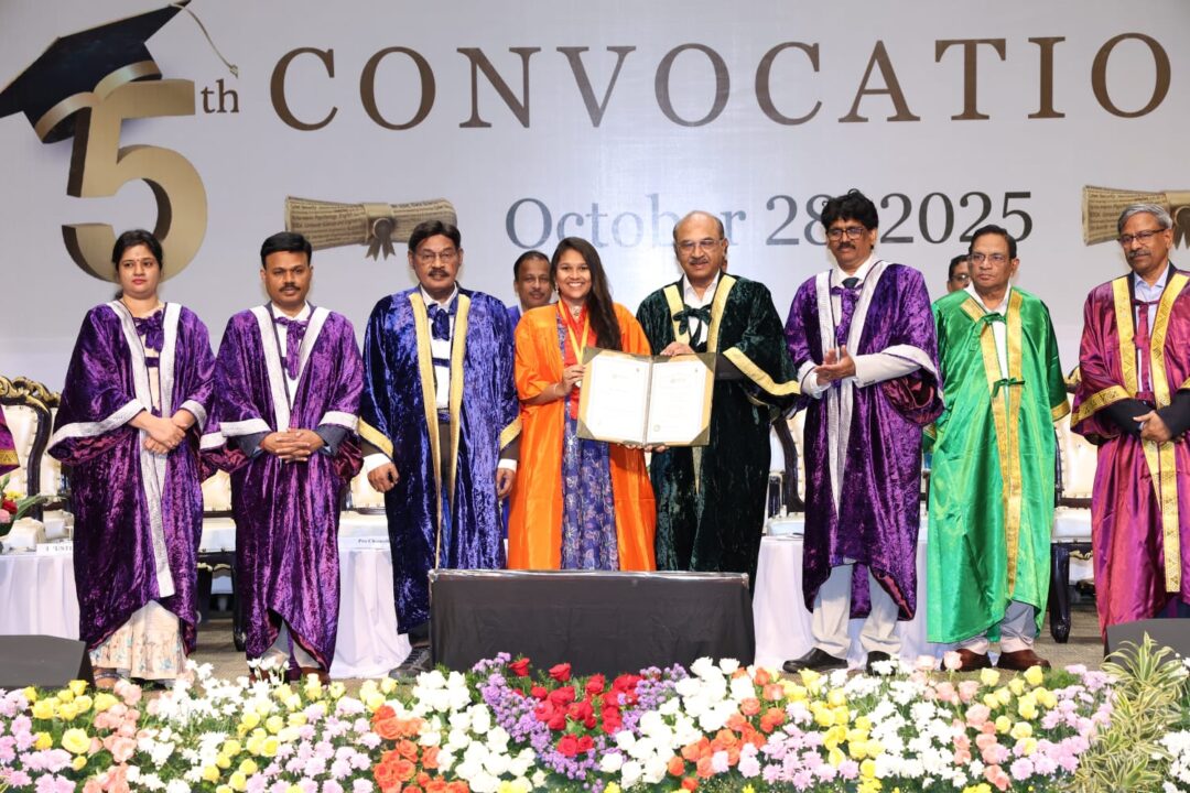 AP SRM ఏపీ ఎస్ఆర్ఎం వర్సిటీలో ఘనంగా స్నాతకోత్సవం – బాధ్యత గల పౌరులుగా ఎదగాలని విద్యార్థులకు పిలుపు