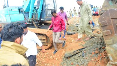 Bapatla news తుఫాను ప్రభావితప్రాంతాల్లోబాపట్ల జిల్లాకలెక్టర్ వి. వినోద్ కుమార్ పర్యటన Bapatla news