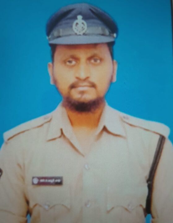 Bapatla news పోలీస్ సిబ్బంది అన్సార్ భాష, శివశంకర్ రెడ్డి లను అభినందిచిన- ఎమ్మెల్యే ఏలూరు సాంబశివరావు