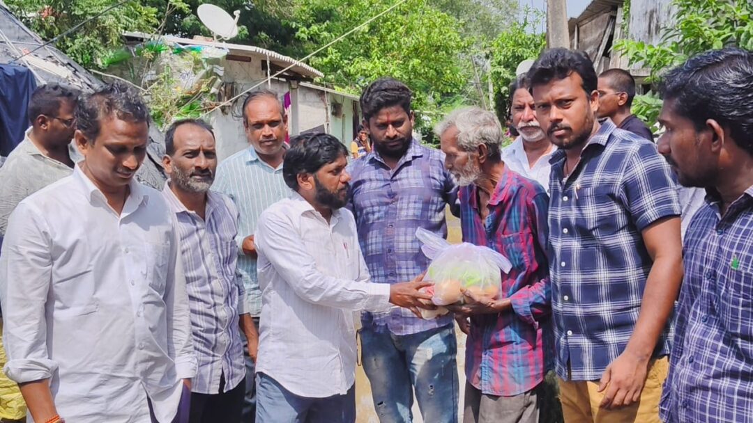 Ponnuru news:పొన్నూరులో తుఫాను బాధితులకు నిత్యావసర సరుకుల పంపిణీ