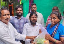 పొన్నూరులో తుఫాను బాధితులకు నిత్యావసర సరుకుల పంపిణీ