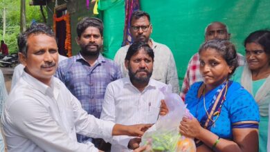 పొన్నూరులో తుఫాను బాధితులకు నిత్యావసర సరుకుల పంపిణీ