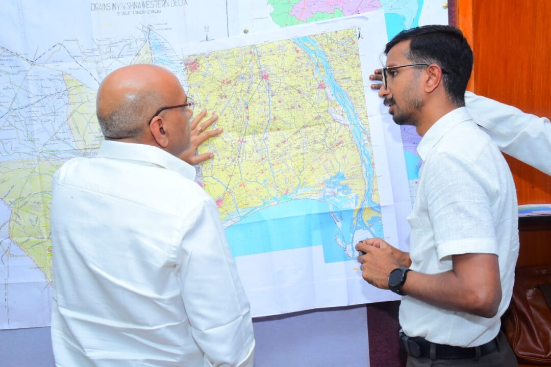 Bapatla Local news:నల్లమడ వాగు ప్రవాహంపై కలెక్టర్ వినోద్ కుమార్ సమీక్ష