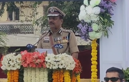 Police amraverula పోలీస్ అమరవీరుల దినోత్సవం సందర్భంగా సీఎం రేవంత్ రెడ్డి, డీజీపీ శివదర్ రెడ్డి నివాళులు