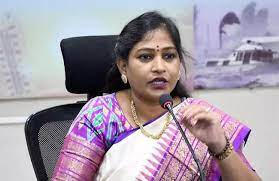 Home Minister Anita's Humanity: A Role Model in Social Service||హోం మంత్రి అనిత మానవత్వం: రోడ్డు ప్రమాద బాధితుడికి తక్షణ సాయం - విస్తృత విశ్లేషణ
