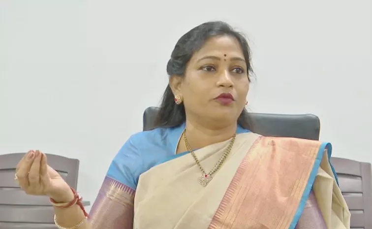 Home Minister Anita's Humanity: A Role Model in Social Service||హోం మంత్రి అనిత మానవత్వం: రోడ్డు ప్రమాద బాధితుడికి తక్షణ సాయం - విస్తృత విశ్లేషణ