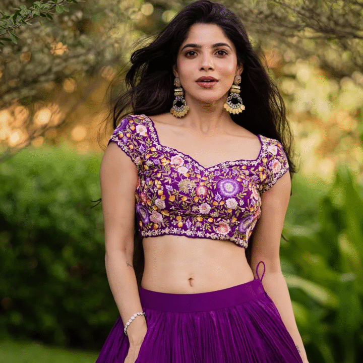 Divya Bharathi: From Flop Films to Tollywood Star Heroine||దివ్య భారతి: ఫ్లాప్ సినిమాల తర్వాత టాలీవుడ్ స్టార్ హీరోయిన్‌గా ఎదుగుదల