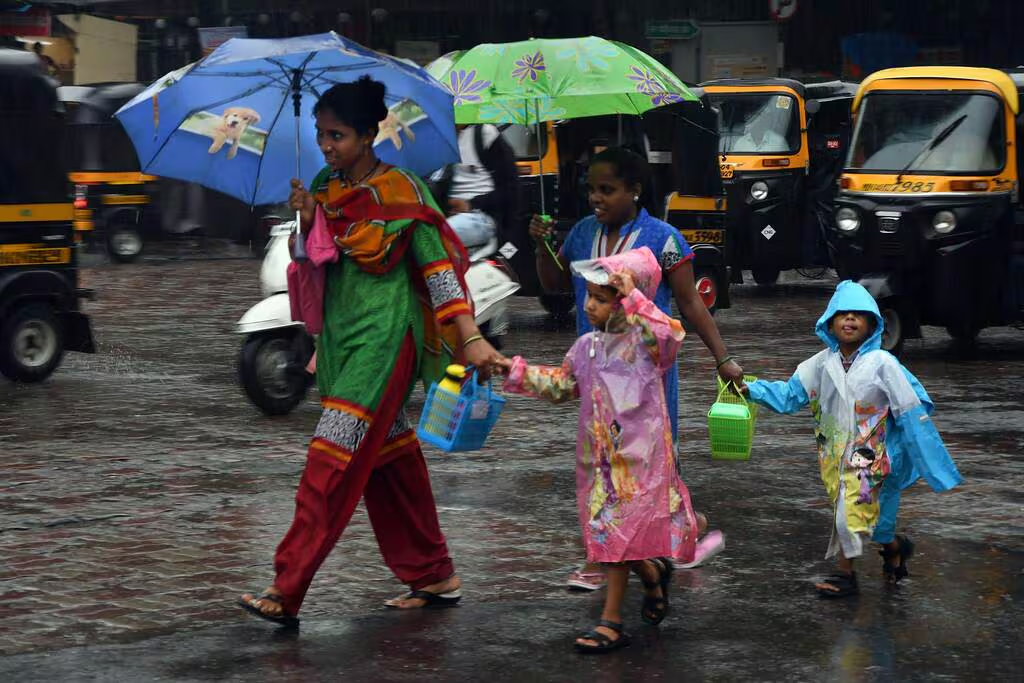 Heavy Rains: Holiday Declared for Schools in Nellore and Chittoor Districts Today||భారీ వర్షాలు: నెల్లూరు, చిత్తూరు జిల్లాల్లో నేడు పాఠశాలలకు సెలవు Heavy Rains