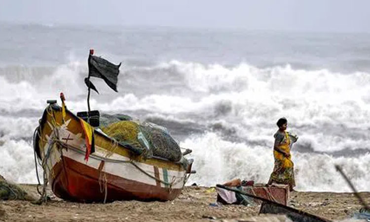 Terrifying Cyclone Montha: 'Red Alert' Issued for AP and Telangana||భయానక మొంథా తుఫాను: ఏపీ-తెలంగాణకు 'రెడ్ అలర్ట్'
