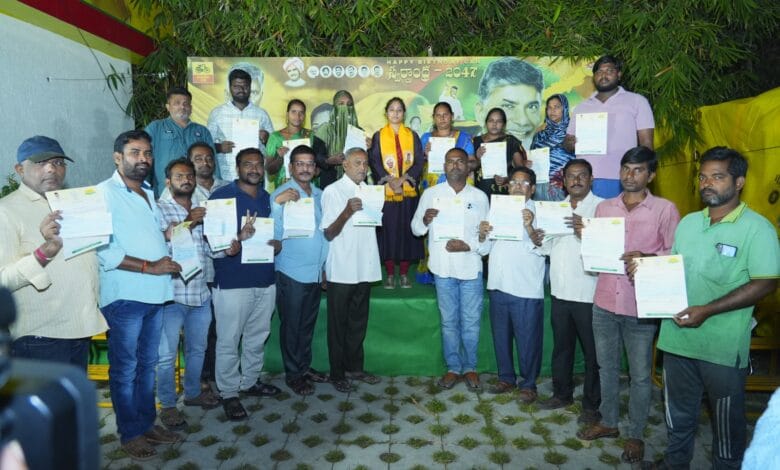 GUNTUR CITY NEWS: గుంటూరు పశ్చిమ నియోజకవర్గంలో 72 మందికి రూ. 71 లక్షల చెక్కులు పంపిణీ చేసిన ఎమ్మెల్యే గళ్ళా మాధవి GUNTUR CITY NEWS: గుంటూరు పశ్చిమ నియోజకవర్గంలో 72 మందికి రూ. 71 లక్షల చెక్కులు పంపిణీ చేసిన ఎమ్మెల్యే గళ్ళా మాధవి