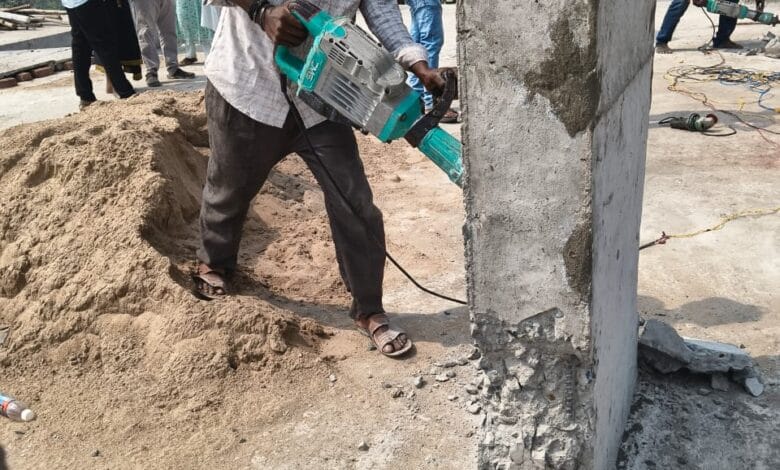 GUNTUR CITY NEWS: గుంటూరు నగరంలోని అనధికార కట్టడాలపై ఉక్కుపాదం GUNTUR CITY NEWS: గుంటూరు నగరంలోని అనధికార కట్టడాలపై ఉక్కుపాదం