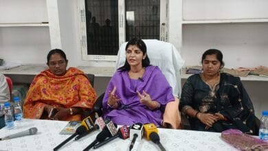 AP LATEST NEWS: మహిళలను కించపరిచే చర్యల్ని ఉపేక్షించేదిలేదు - మహిళా కమిషన్ చైర్ పర్సన్ డాక్టర్ రాయపాటి శైలజ AP LATEST NEWS: మహిళలను కించపరిచే చర్యల్ని ఉపేక్షించేదిలేదు - మహిళా కమిషన్ చైర్ పర్సన్ డాక్టర్ రాయపాటి శైలజ