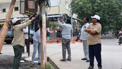 GUNTUR CITY NEWS: ప్రమాదకరంగా ఉన్న కేబుల్ వైర్లను వెంటనే తొలగించాలి GUNTUR CITY NEWS: ప్రమాదకరంగా ఉన్న కేబుల్ వైర్లను వెంటనే తొలగించాలి