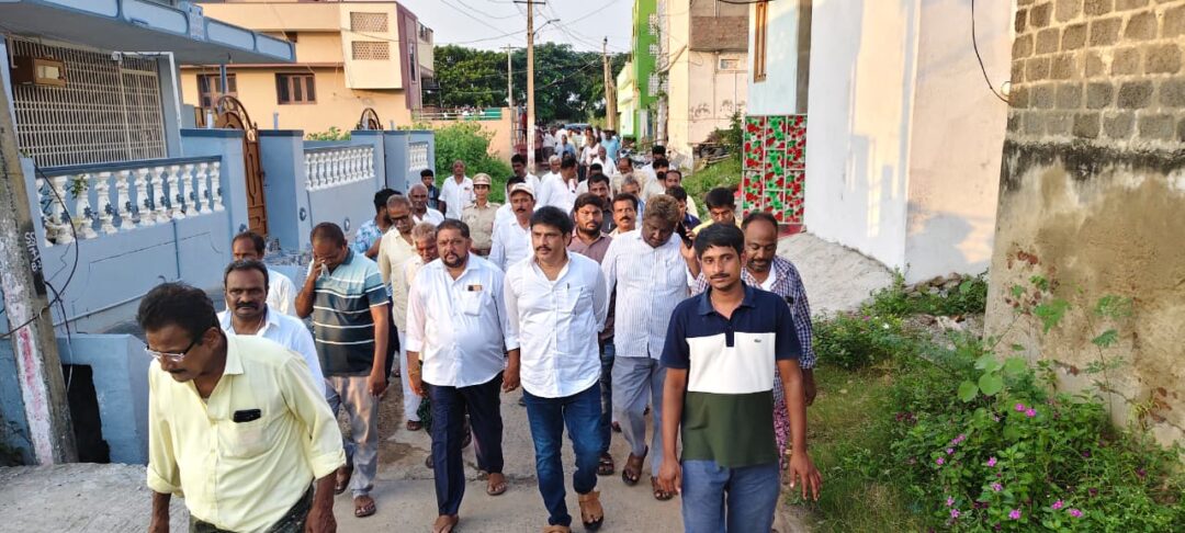 Thupaanutho debbha thinna:తుపానుతో దెబ్బతిన్న రైతులకు అండగా – ఎమ్మెల్యే ఏలూరి సాంబశివరావు