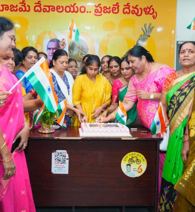 WhatsApp Image 2025-11-03 at 8.15.08 PM Guntur News:సత్తా చాటిన భారత నారీ – గుంటూరు పశ్చిమలో అంబరాన్ని అంటిన సంబరాలు