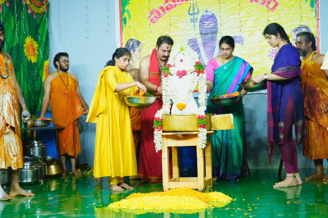 Guntur Local news:మహా రుద్రాభిషేకంలో పాల్గొన్న ఎమ్మెల్యే గళ్ళా మాధవి