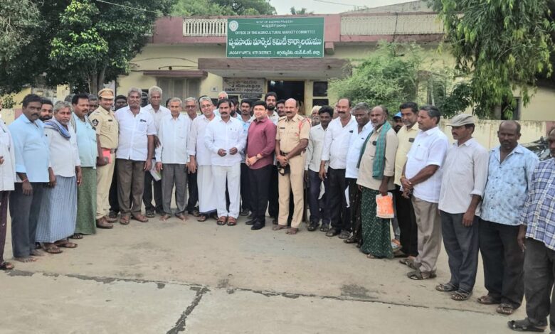 Raithulaku 10.5 kottulu:రైతులకు ₹10.5 కోట్లు నష్టపరిహారం అందజేసిన ఎమ్మెల్యే శ్రీరాం రాజగోపాల్ (తాతయ్య) Raithulaku 10.5 kottulu