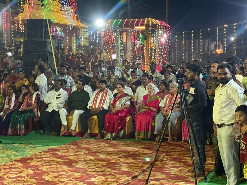 కార్తీక పౌర్ణమి శోభతో అమరావతి ప్రకాశం — అమరలింగేశ్వర స్వామి సన్నిధిలో నదీ హారతి మహోత్సవం కార్తీక పౌర్ణమి శోభతో అమరావతి ప్రకాశం — అమరలింగేశ్వర స్వామి సన్నిధిలో నదీ హారతి మహోత్సవం