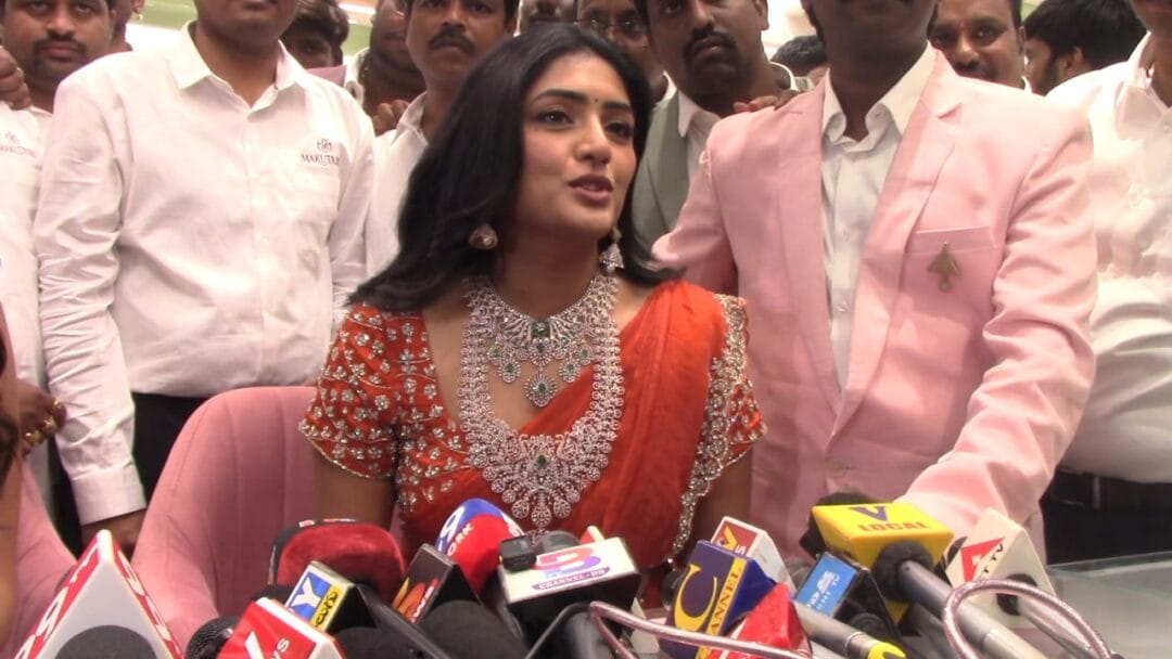 Vijayawada Localnews:మకుటశ్రీ గోల్డ్ అండ్ డైమండ్ జ్యువెలరీ షోరూమ్‌ను ప్రారంభించిన నిధి అగర్వాల్–ఈషా రెబ్బ