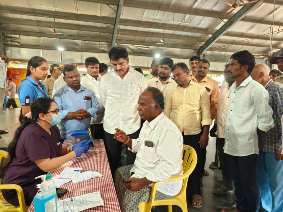 Bapatla Local News:ఏలూరి ఉచిత కంటి వైద్య శిబిరానికి విశేష స్పందన